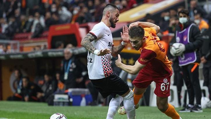 Galatasaray'da forvette beklenen değişim!