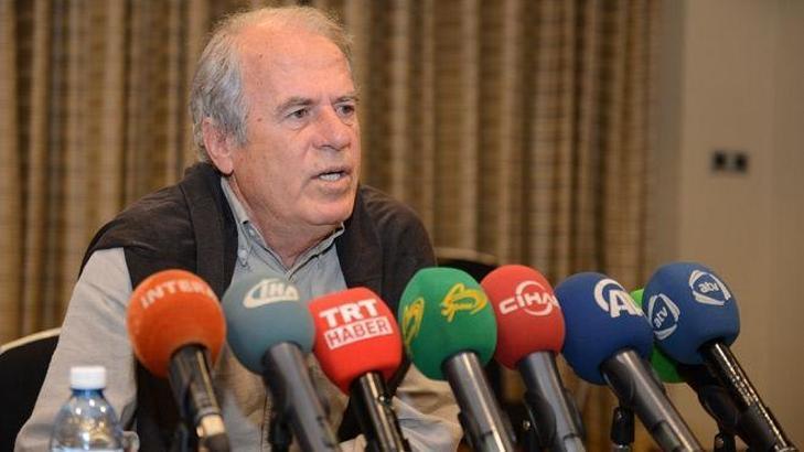 Mustafa Denizli'den Soma için saygı duruşu