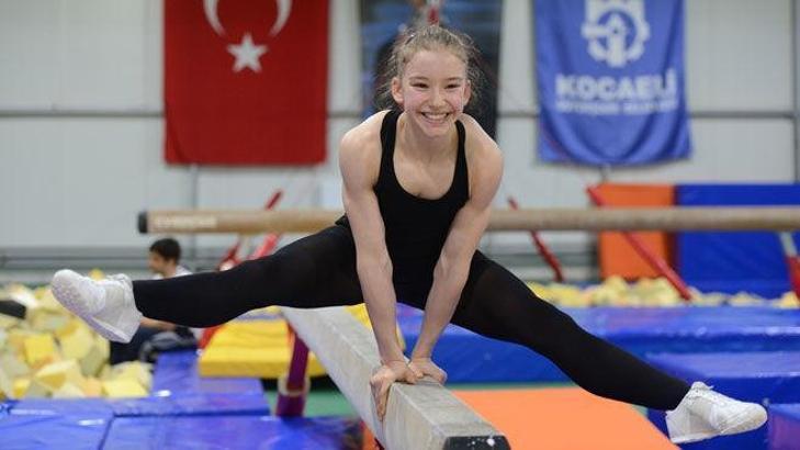Tavsiye üzerine cimnastiğe başladı, madalyaları topladı