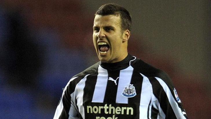 Steven Taylor kalıyor