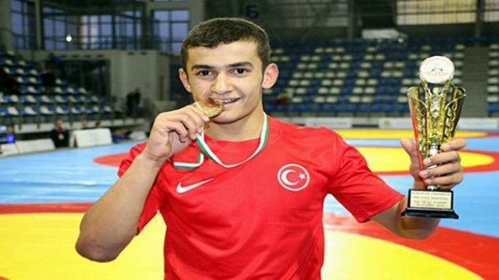 Türk yıldız güreşçilerden 1 altın, 1 bronz