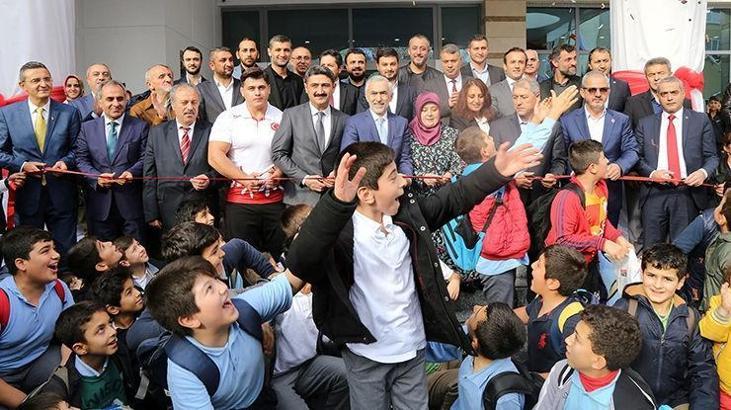 Hamidiye Spor Kompleksi'nde Rıza Kayaalp Coşkusu