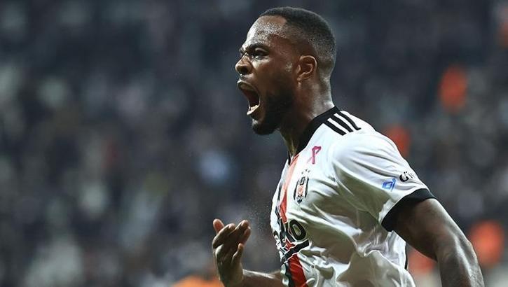 Hatay avcısı Cyle Larin görev başında