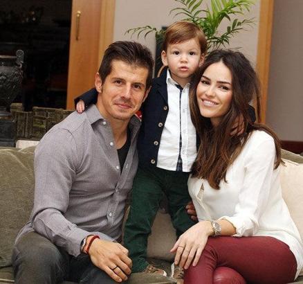 Emre Belözoğlu'ndan eşine 3.1 milyonluk doğum hediyesi