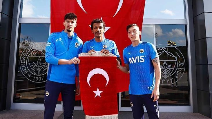 Fenerbahçe'nin kaptanlarından Cumhuriyet Bayramı mesajı