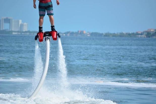 Flyboard şampiyonunun ayağı kırıldı