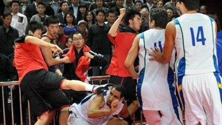 Basket maçında olay!
