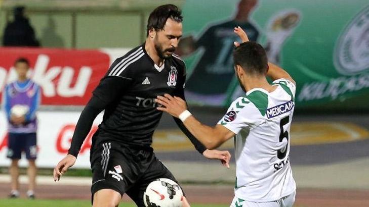 Hugo Almeida masaya oturmuyor