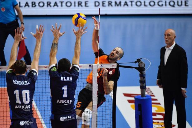 Galatasaray HDI Sigorta - Arkas Spor maç sonucu: 3-2