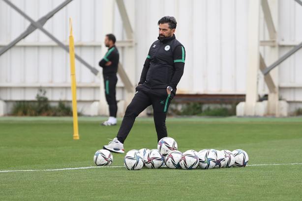 İlhan Palut: Fenerbahçe karşısında galip gelmek istiyoruz