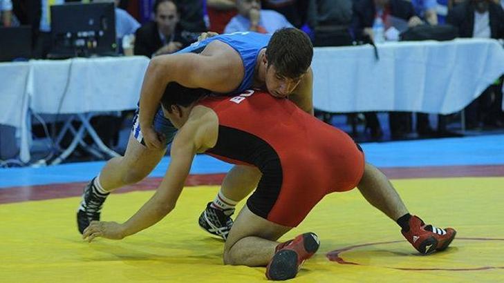Üniversitelerarası Güreş Şampiyonası başladı