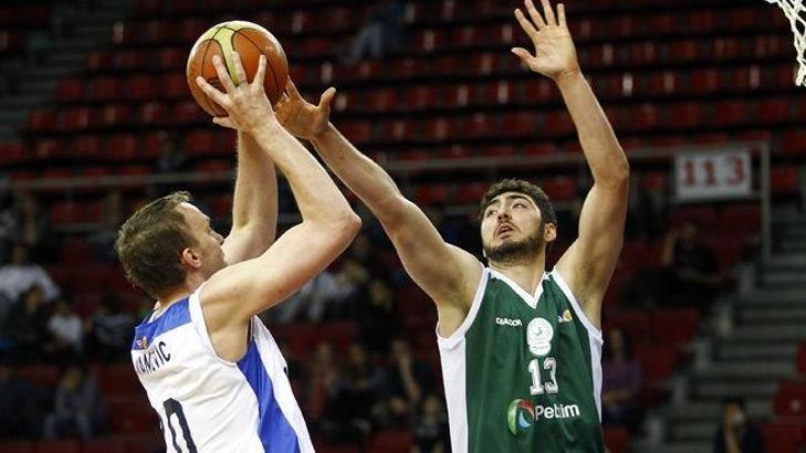 Anadolu Efes fark attı: 77-57
