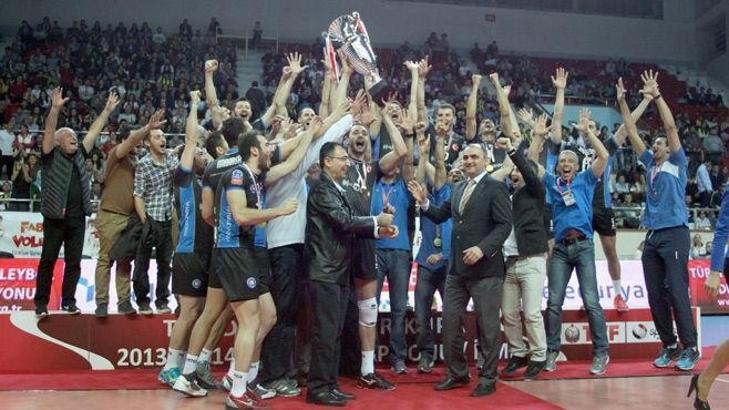 Kupa Halkbank'ın!