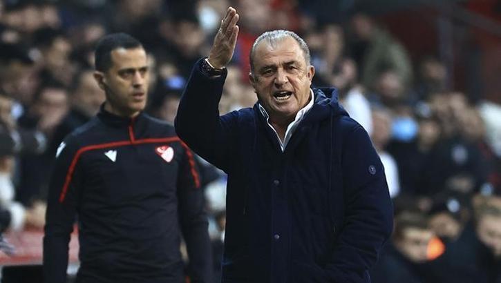 Galatasaray'da Fatih Terim soyunma odasında neler söyledi? İşte derbi sonrası yaşananlar