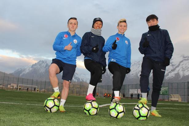 Hakkari'de kadın futbol takımına 4 yabancı transfer