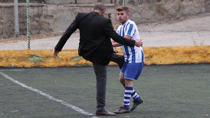 Amatör futbolcuya saha ortasında kulüp başkanından dayak!
