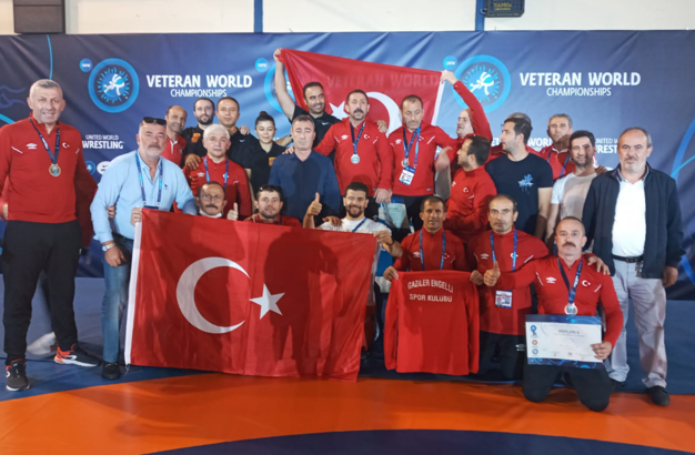 Veteranlar güreşçilerden Yunanistan'da 12 madalya!