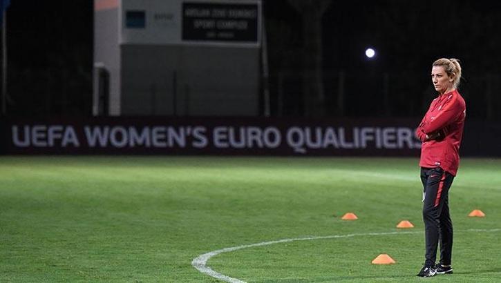 A Milli Kadın Futbol Takımı, Sırbistan maçına odaklandı