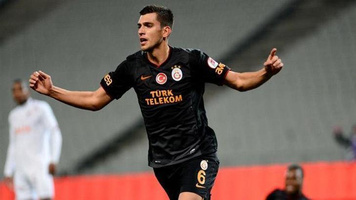 Aslan Ceyhun'u uzatıyor