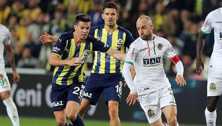 Efecan Karaca: Emre Akbaba'ya,