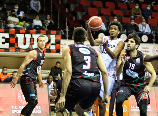 Gaziantep Basketbol-Pınar Karşıyaka maç sonucu: 67-76