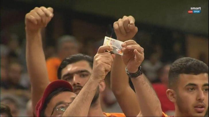 O taraftar tribünde!