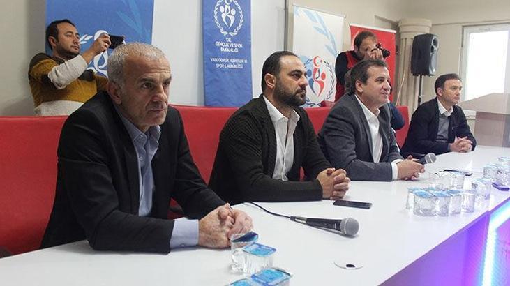Futbolun efsaneleri Vanlı gençlerle buluştu