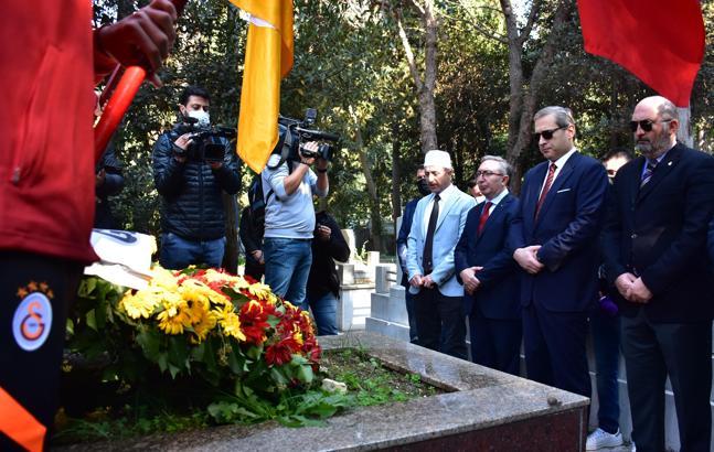 Galatasaray kurucusu Ali Sami Yen, mezarı başında anıldı