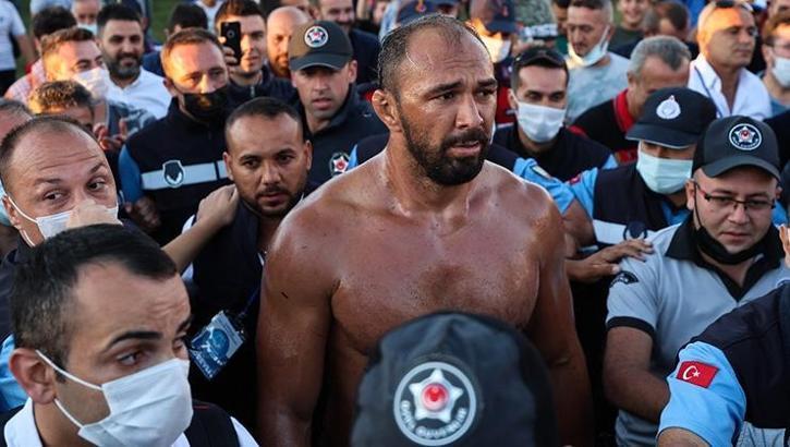 Son başpehlivan Ali Gürbüz altın kemerin