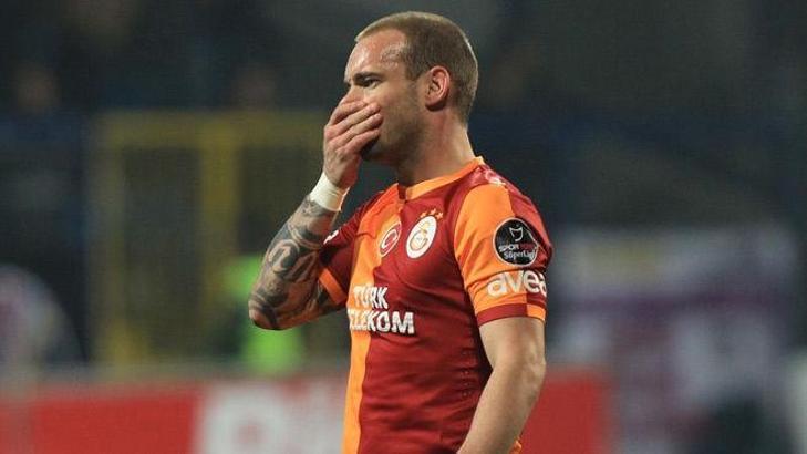 Sneijder yine sol kanatta!