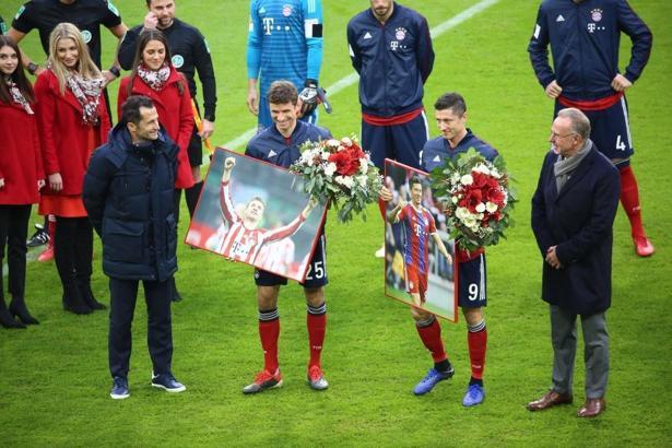 Thomas Müller ve Robert Lewandowski'ye ödül