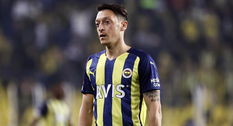 Fenerbahçe haberi... Mesut Özil, Premier Lig'e geri mi dönüyor? Newcastle iddiası!