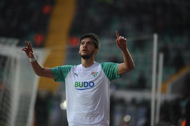 Bursaspor'un yeni golcüsü Umut Nayir
