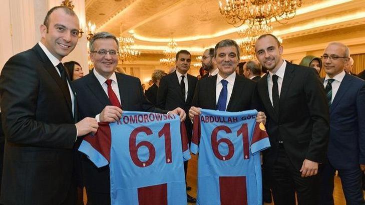 Adrian köşke çıktı