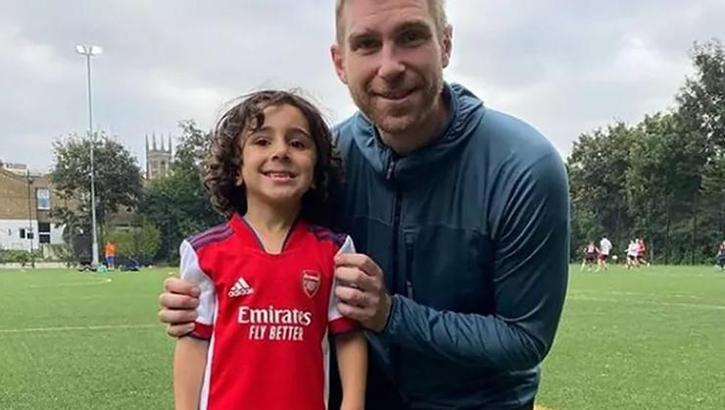 Arsenal 4 yaşındaki Zayn Ali Salman'la sözleşme imzaladı