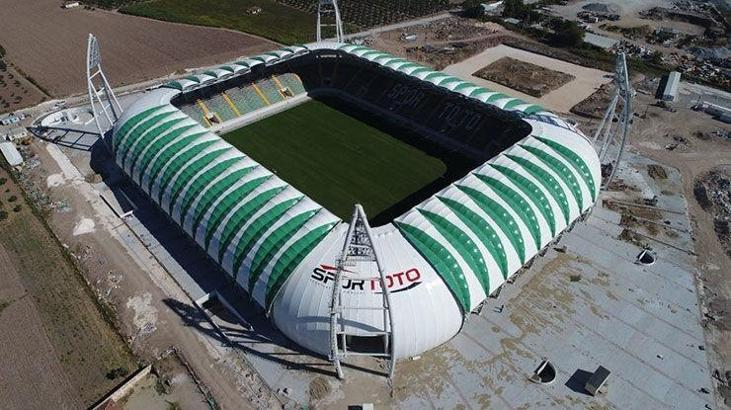Spor Toto Akhisar Belediye Stadyumu'nda hibrit çim ekimi başladı