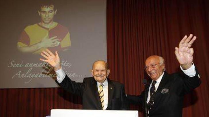 Metin Oktay anıldı