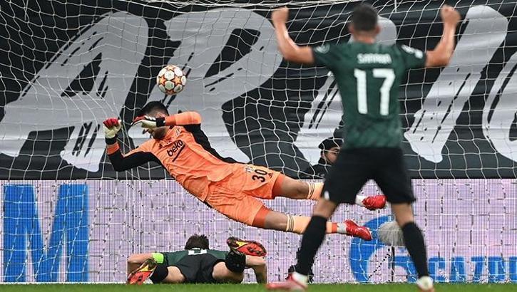 Beşiktaş'ın Sporting Lizbon karşısında yediği gol şaka gibi!