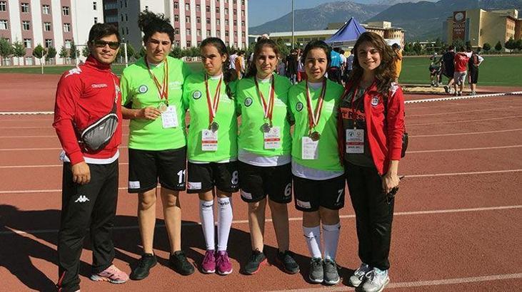 Büyükşehirin özel sporcuları Özel Olimpiyat Oyunlarına katıldı