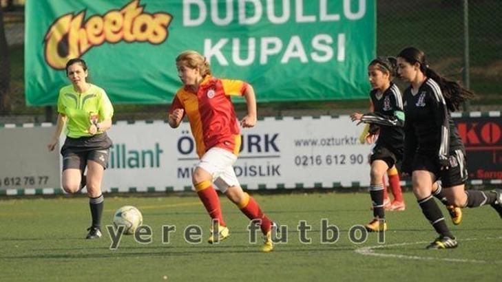 Kadınlar futbolda dev derbi