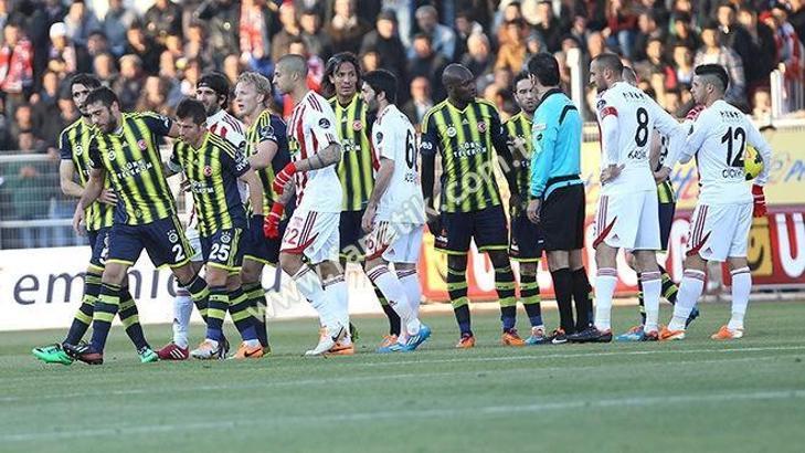 Fenerbahçe'de defans çöküyor mu?