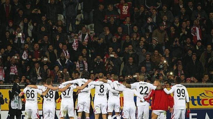 Sivassporlu taraftarlardan tezahürat açıklaması