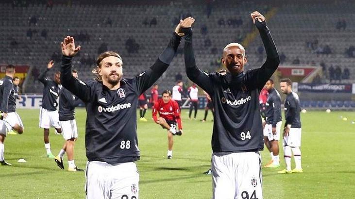 Caner ve Talisca el ele