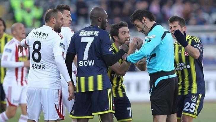 '4. hakem ne iş yapıyor'