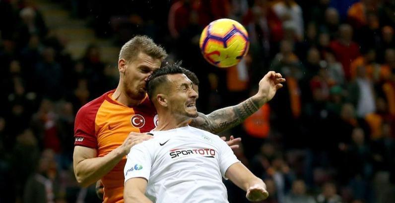 Serdar Aziz Beşiktaş derbisinde yok!
