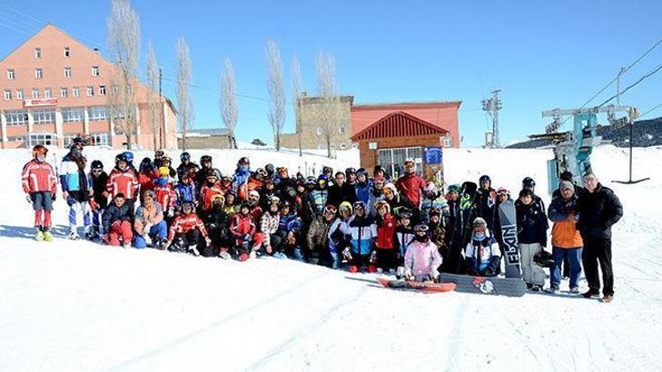 Kars'lı kayakçılar yarışlara iddialı hazırlanıyor