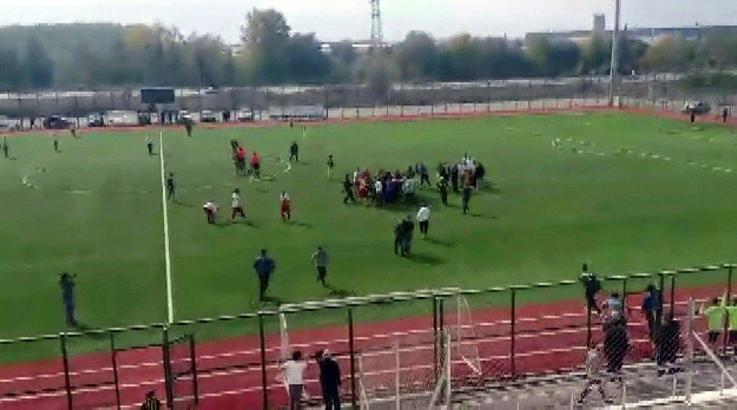 Amatör maçta kavga çıktı, 11 futbolcu kırmızı kart gördü