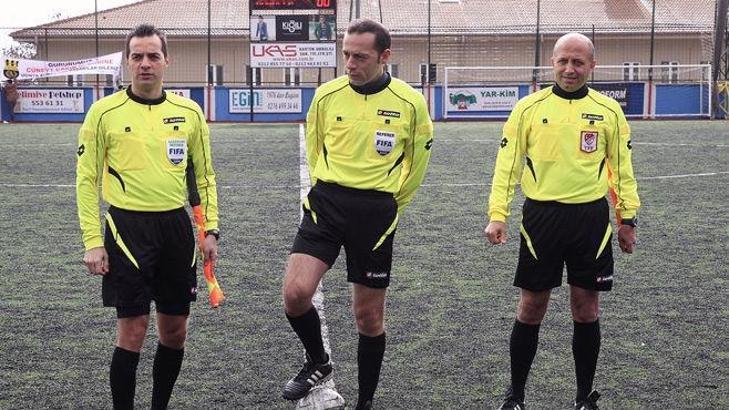 Cüneyt Çakır amatörde maç yönetti