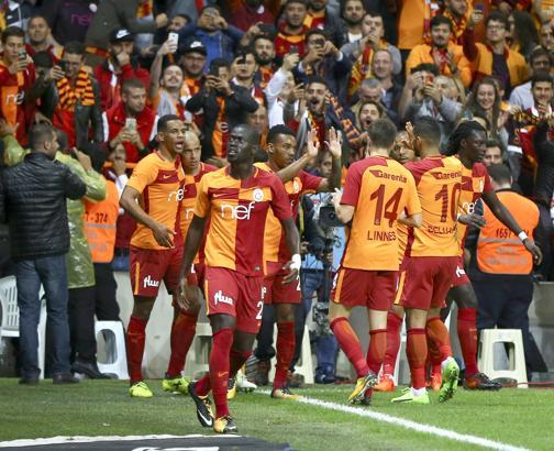 Cim Bom fark attı