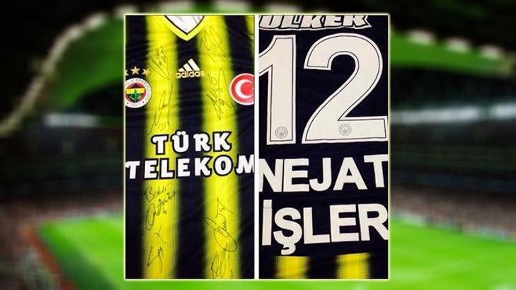 Fenerbahçeli futbolculardan Nejat İşer'e jest